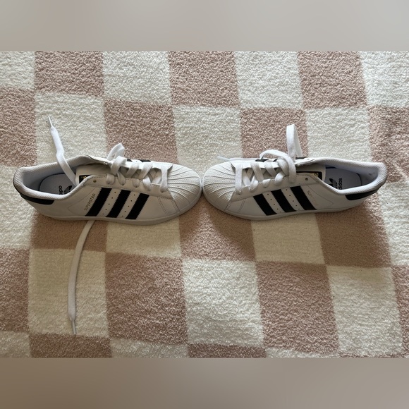 Adidas shoes - Picture 2 of 3